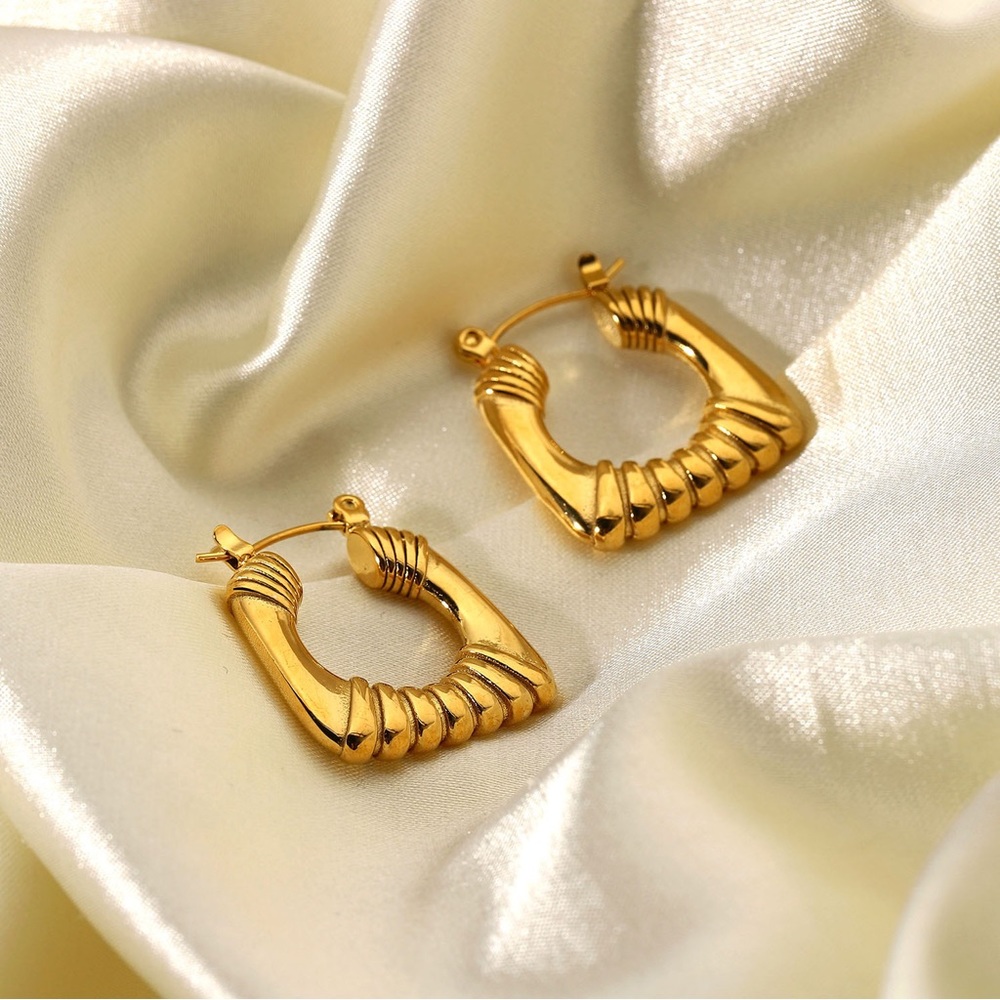 18K Gold Cleo Earrings*Hoop Earrings* - Picture 6 of 7
